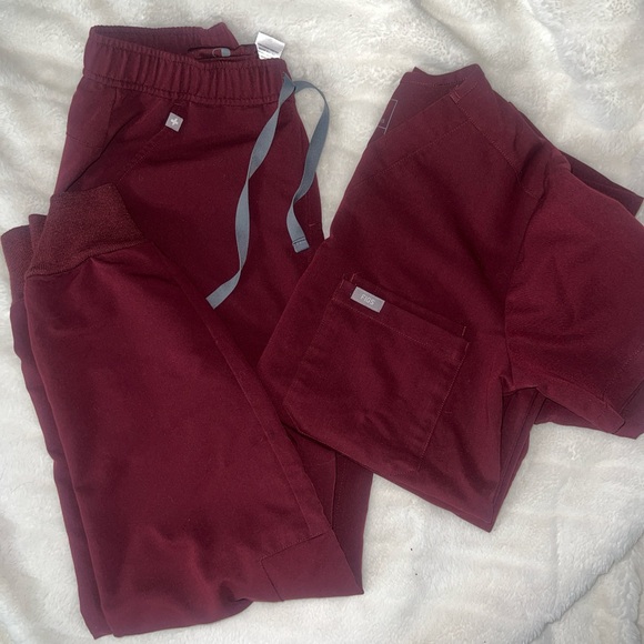 FIGS Scrub Set - Picture 4 of 4